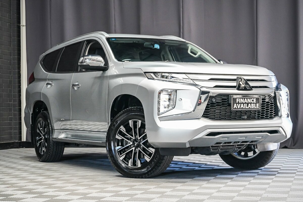 Mitsubishi Pajero Sport image 1