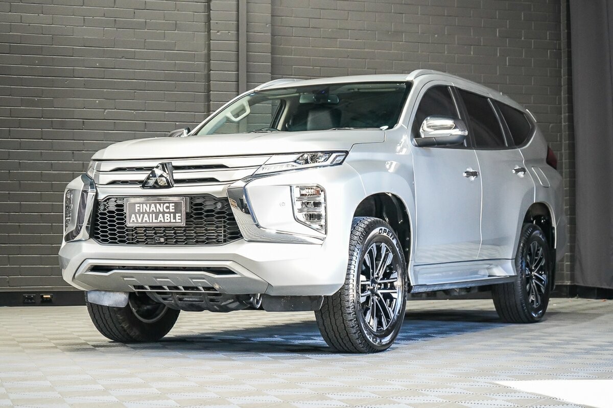 Mitsubishi Pajero Sport image 4