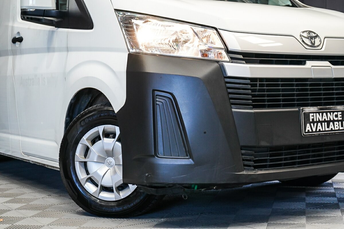 Toyota Hiace image 2