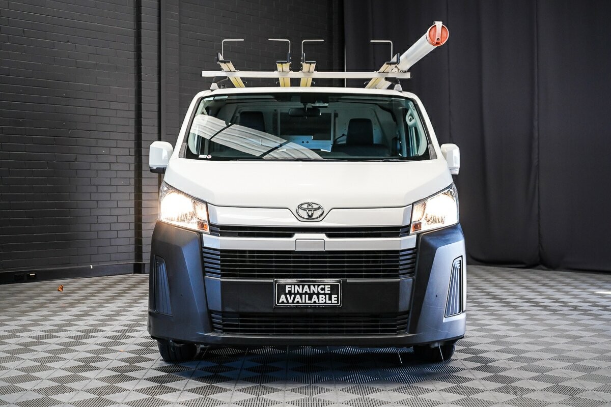 Toyota Hiace image 3
