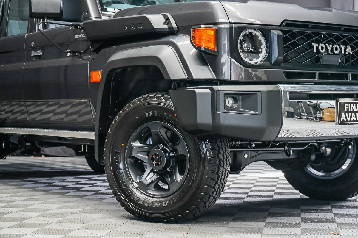 Toyota Landcruiser image 2