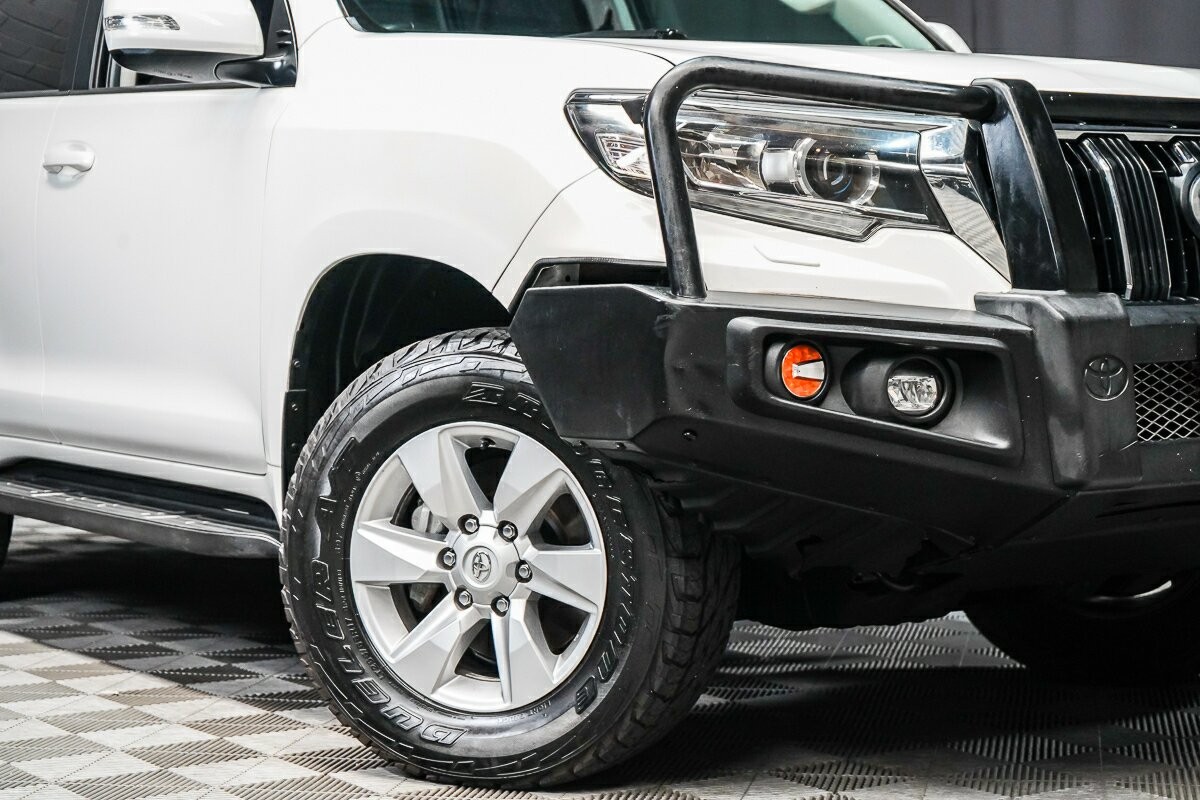 Toyota Landcruiser Prado image 2