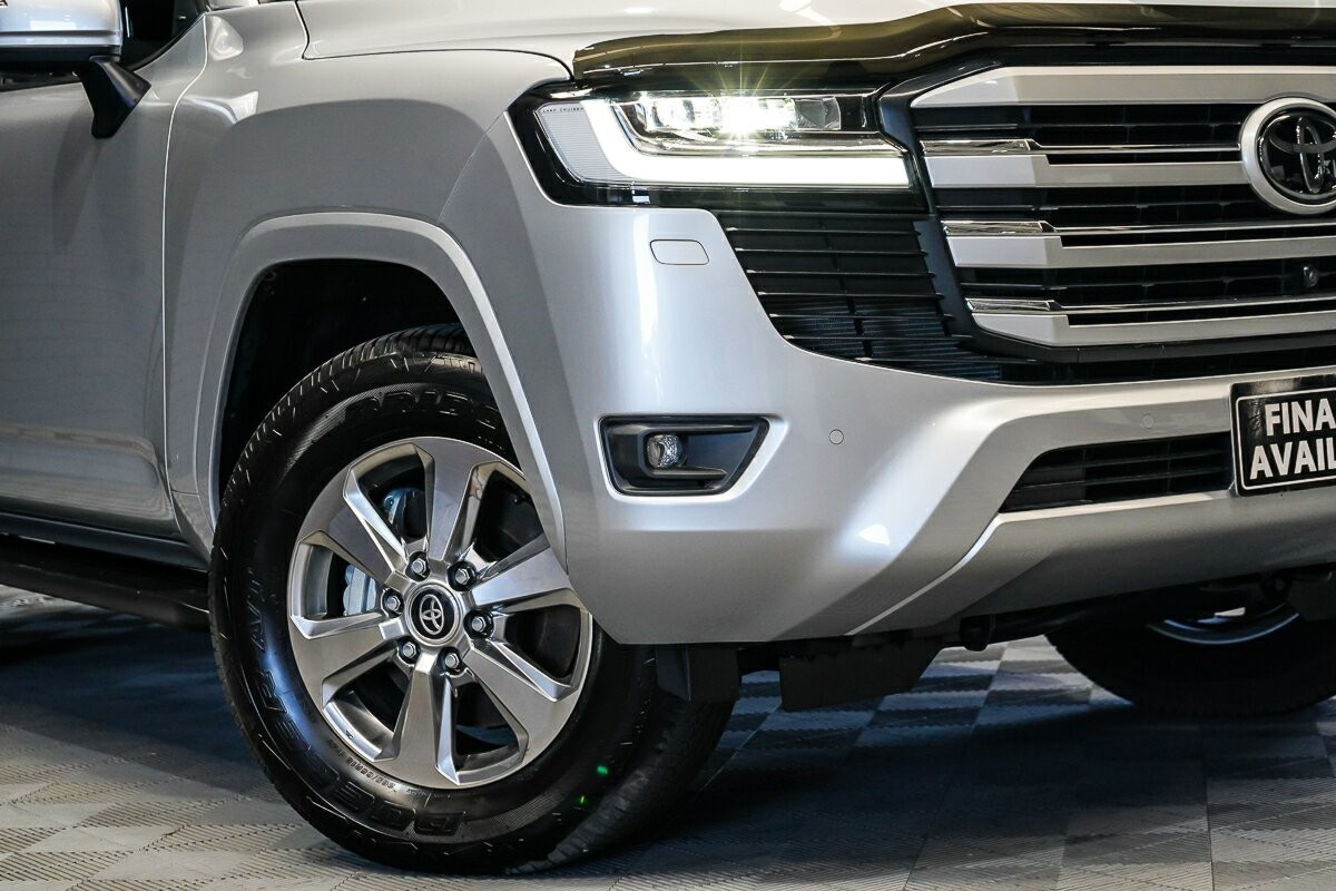 Toyota Landcruiser image 2