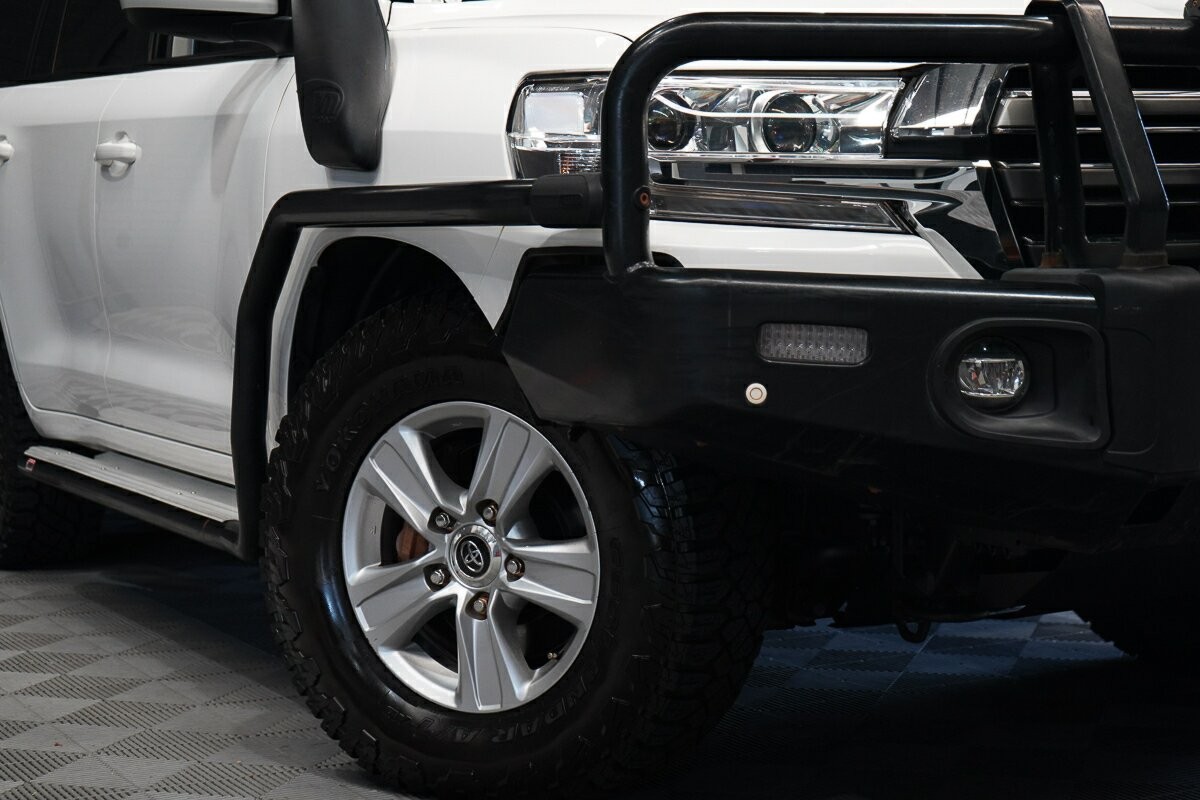Toyota Landcruiser image 2
