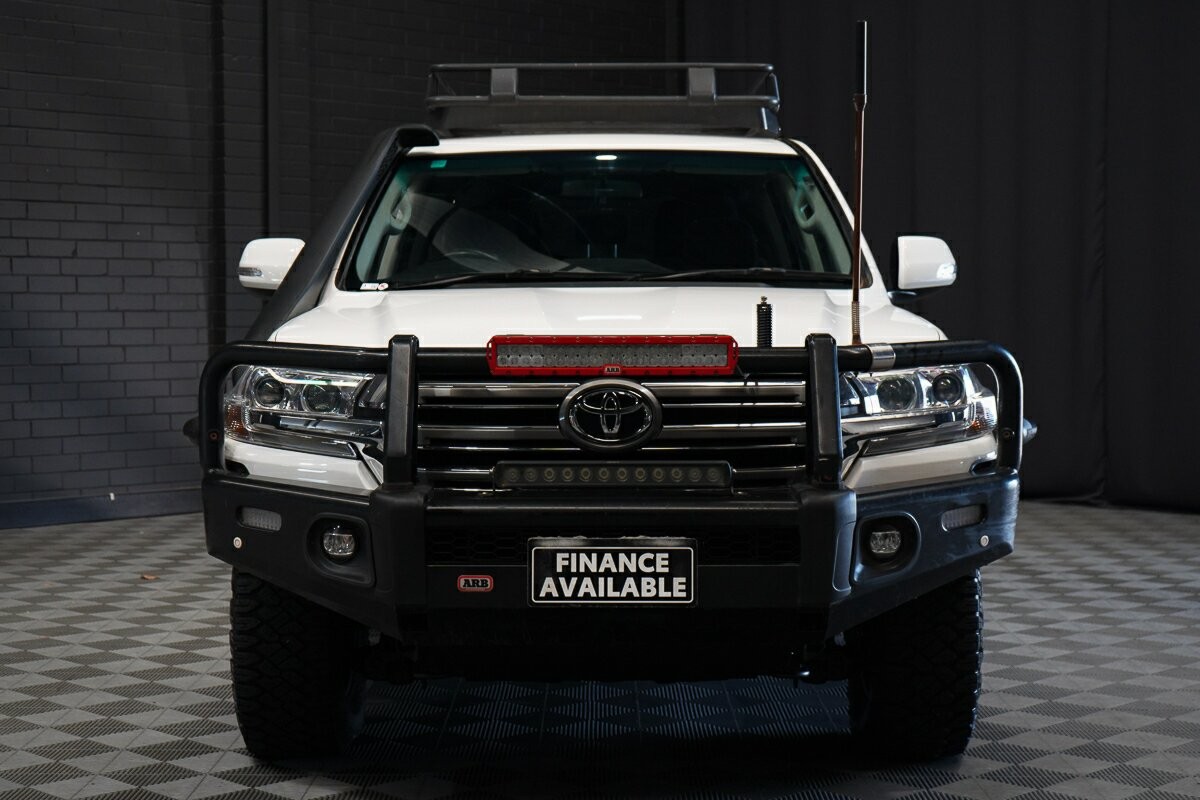 Toyota Landcruiser image 3
