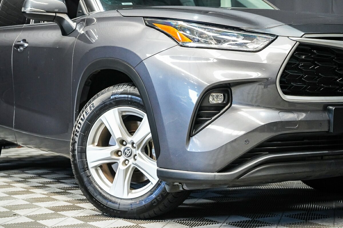 Toyota Kluger image 2