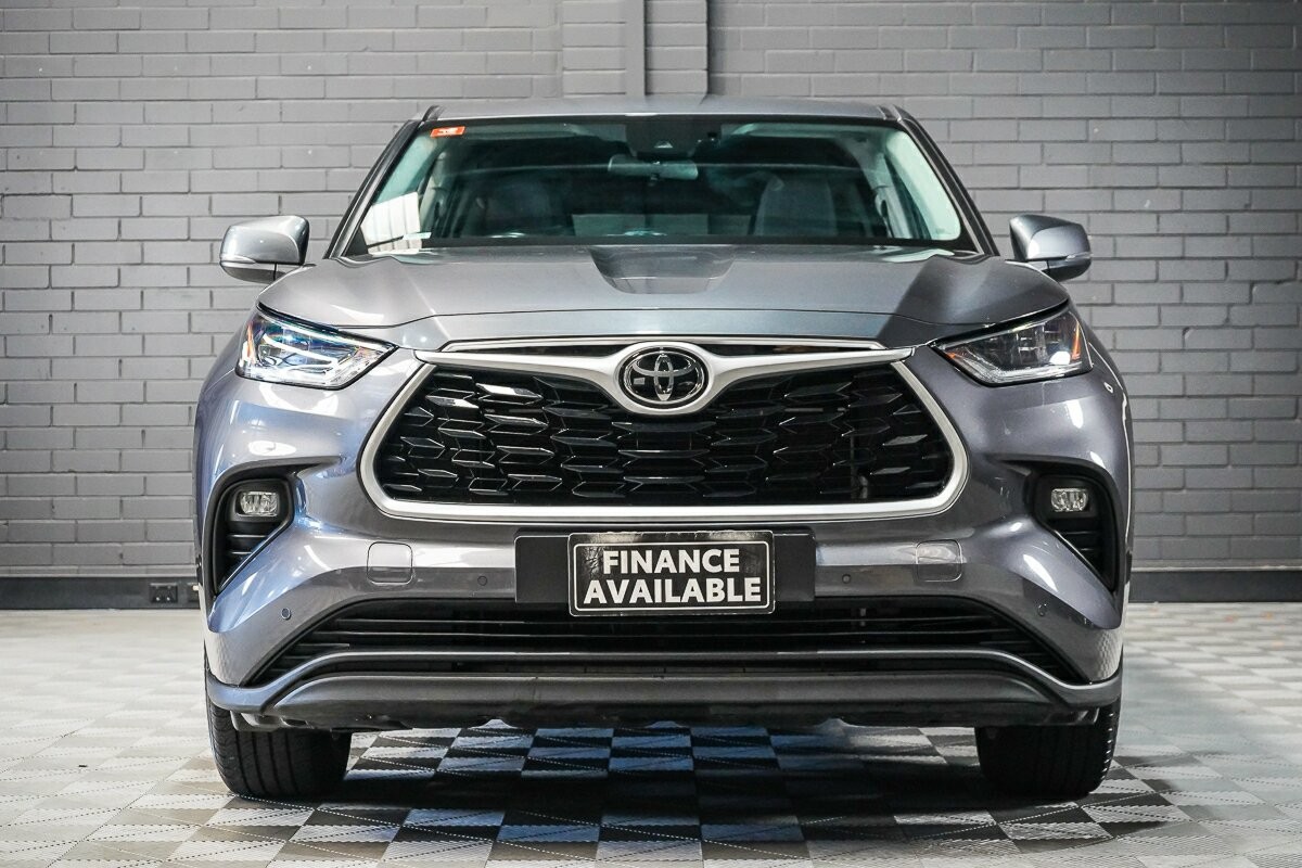 Toyota Kluger image 3