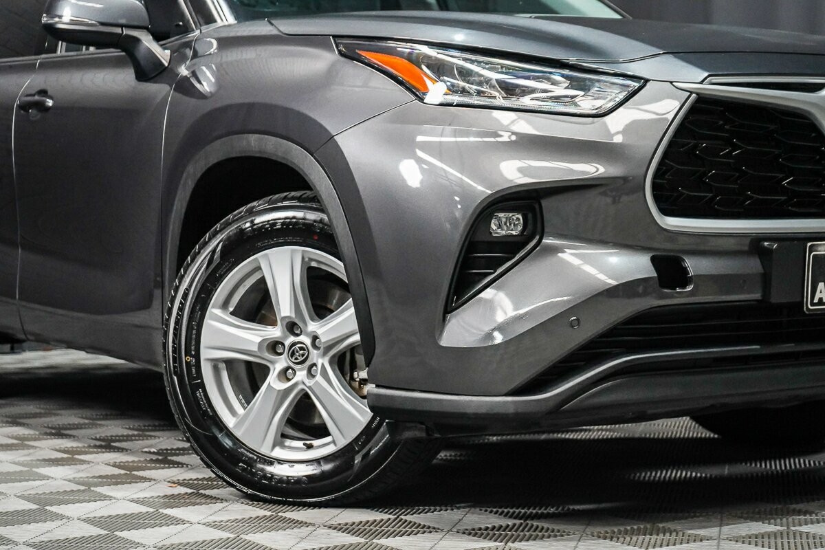 Toyota Kluger image 2
