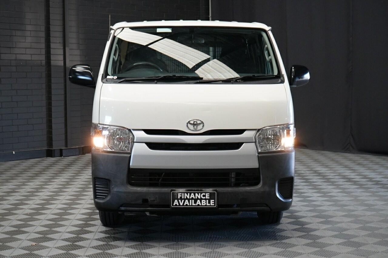 Toyota Hiace image 3