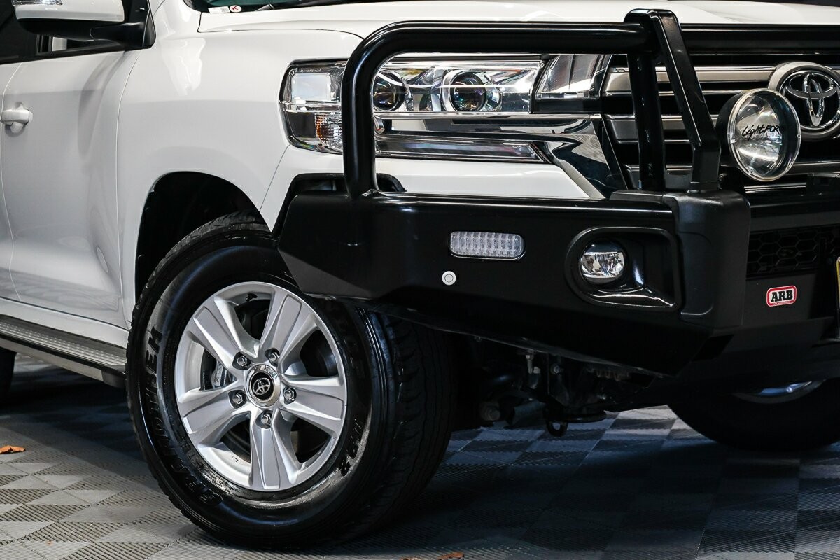 Toyota Landcruiser image 2