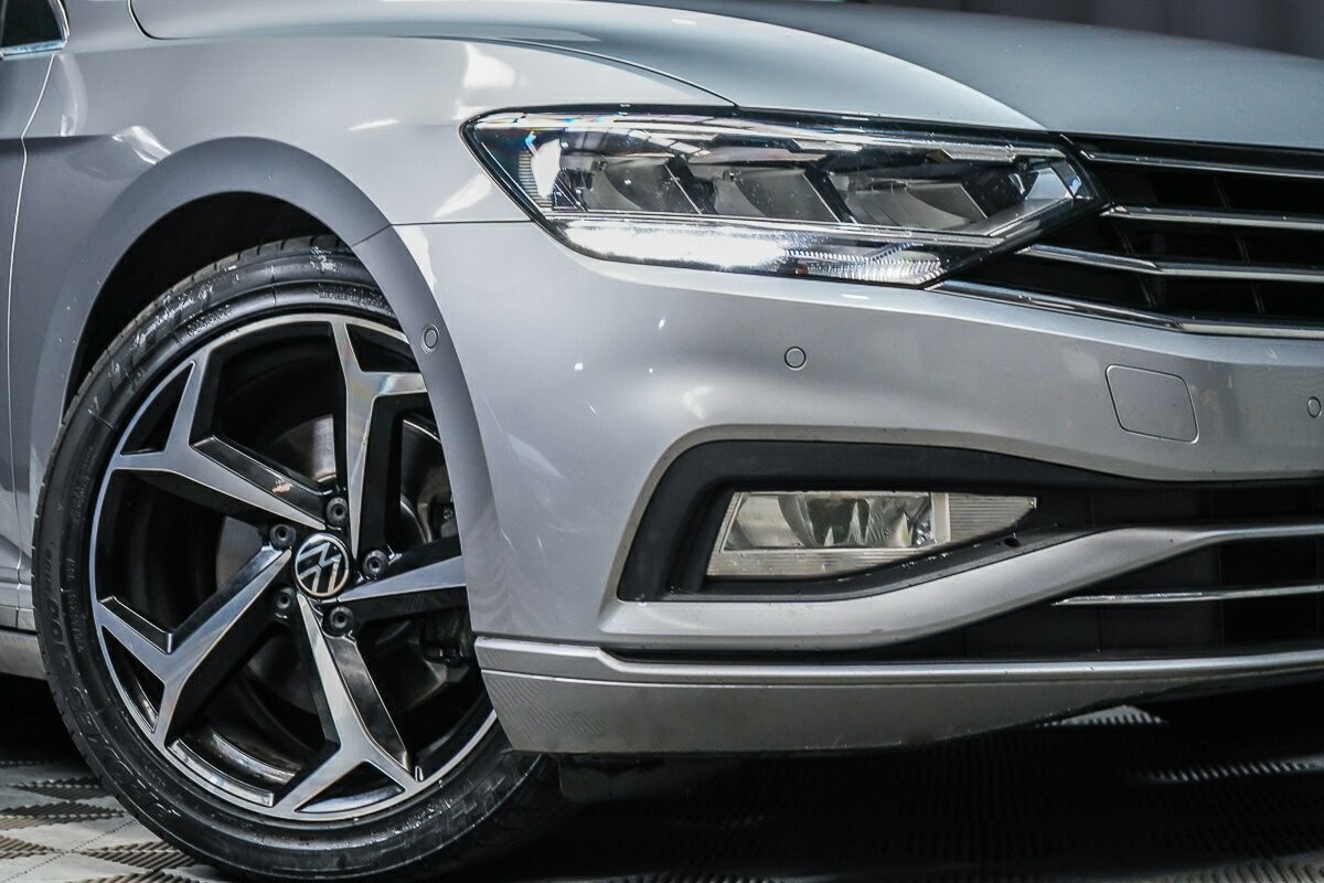 Volkswagen Passat image 2