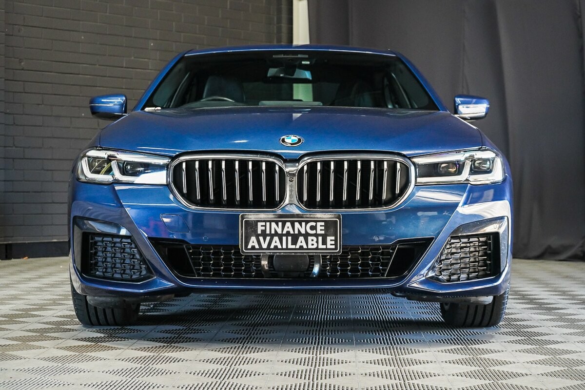 BMW 5 Series image 3