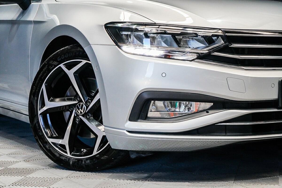 Volkswagen Passat image 2