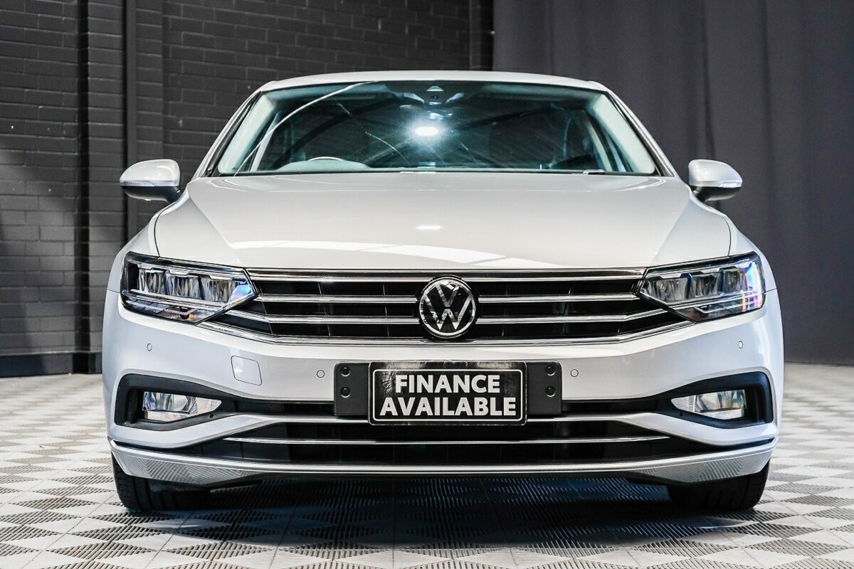 Volkswagen Passat image 3