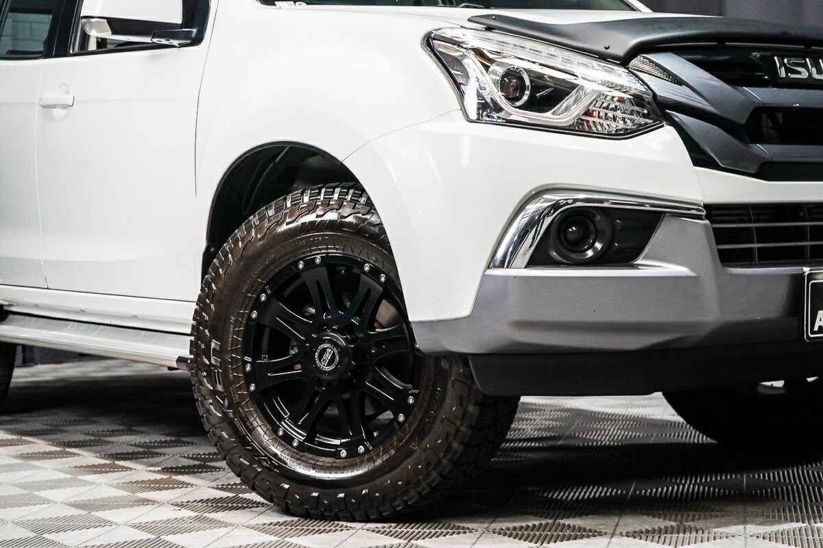 Isuzu Mu-x image 2