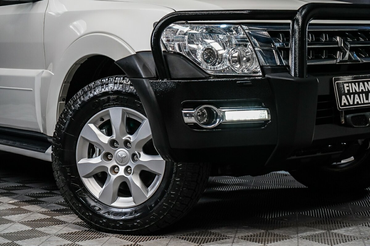 Mitsubishi Pajero image 2