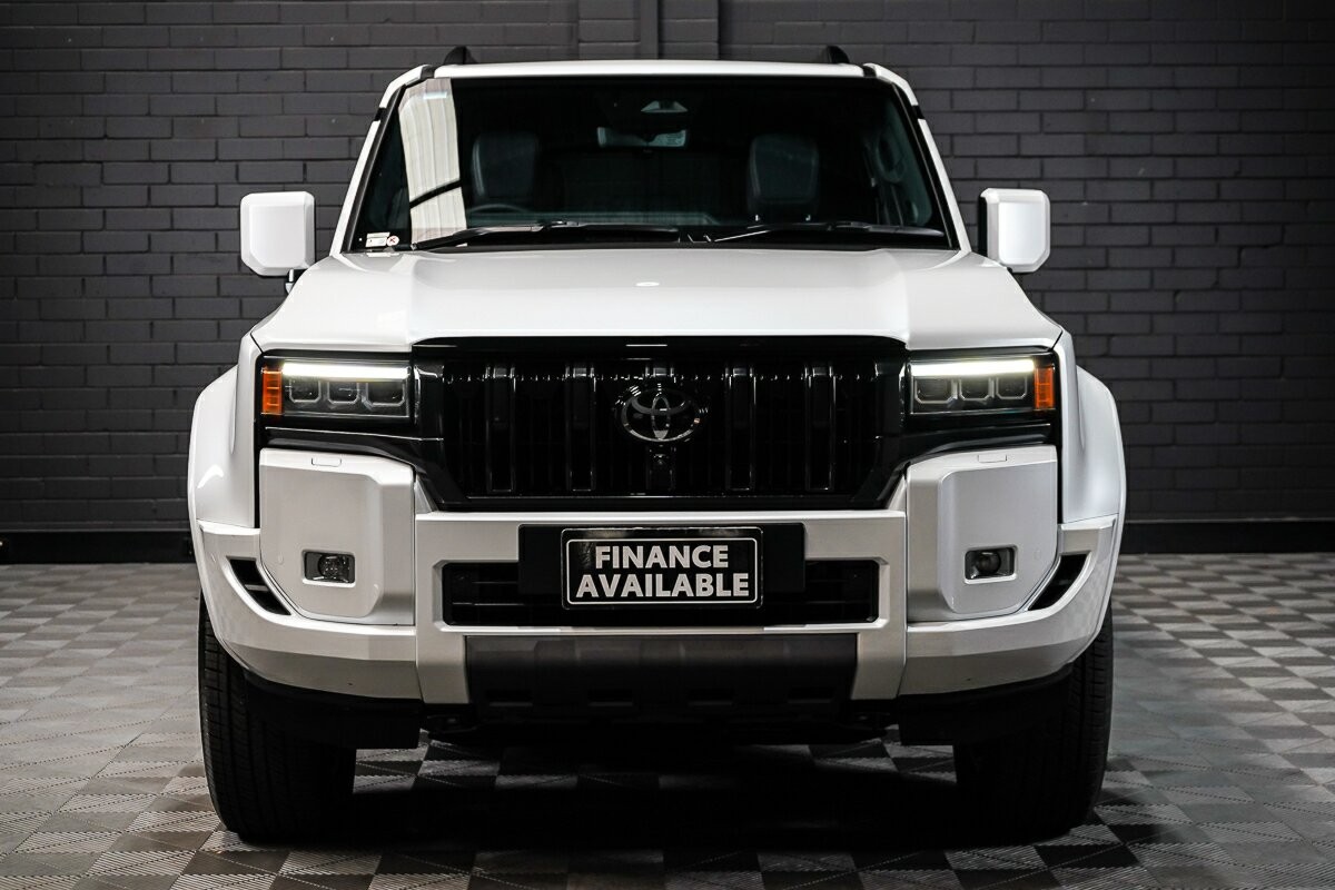 Toyota Landcruiser Prado image 3