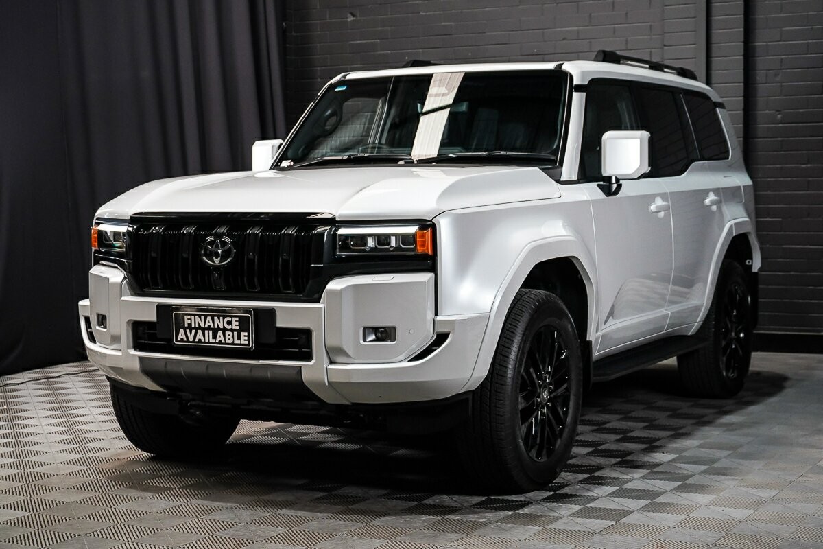 Toyota Landcruiser Prado image 4