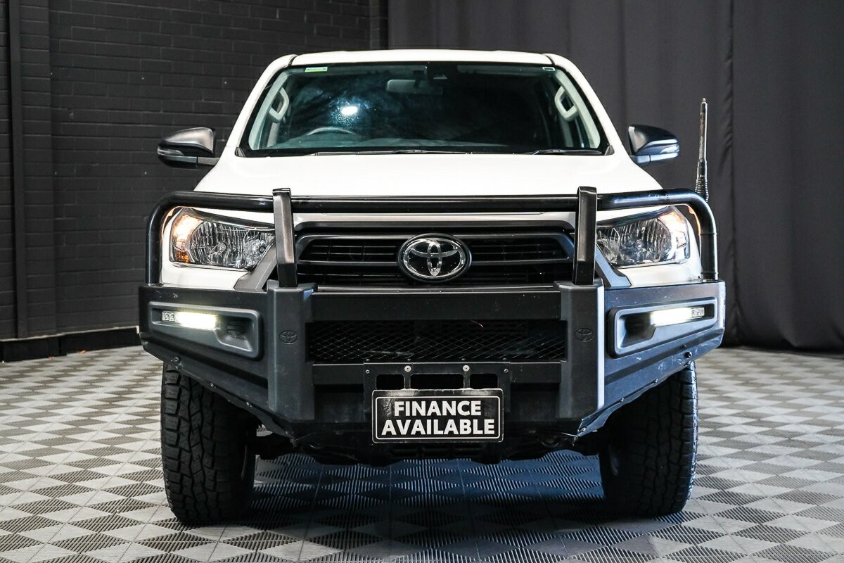 Toyota Hilux image 3