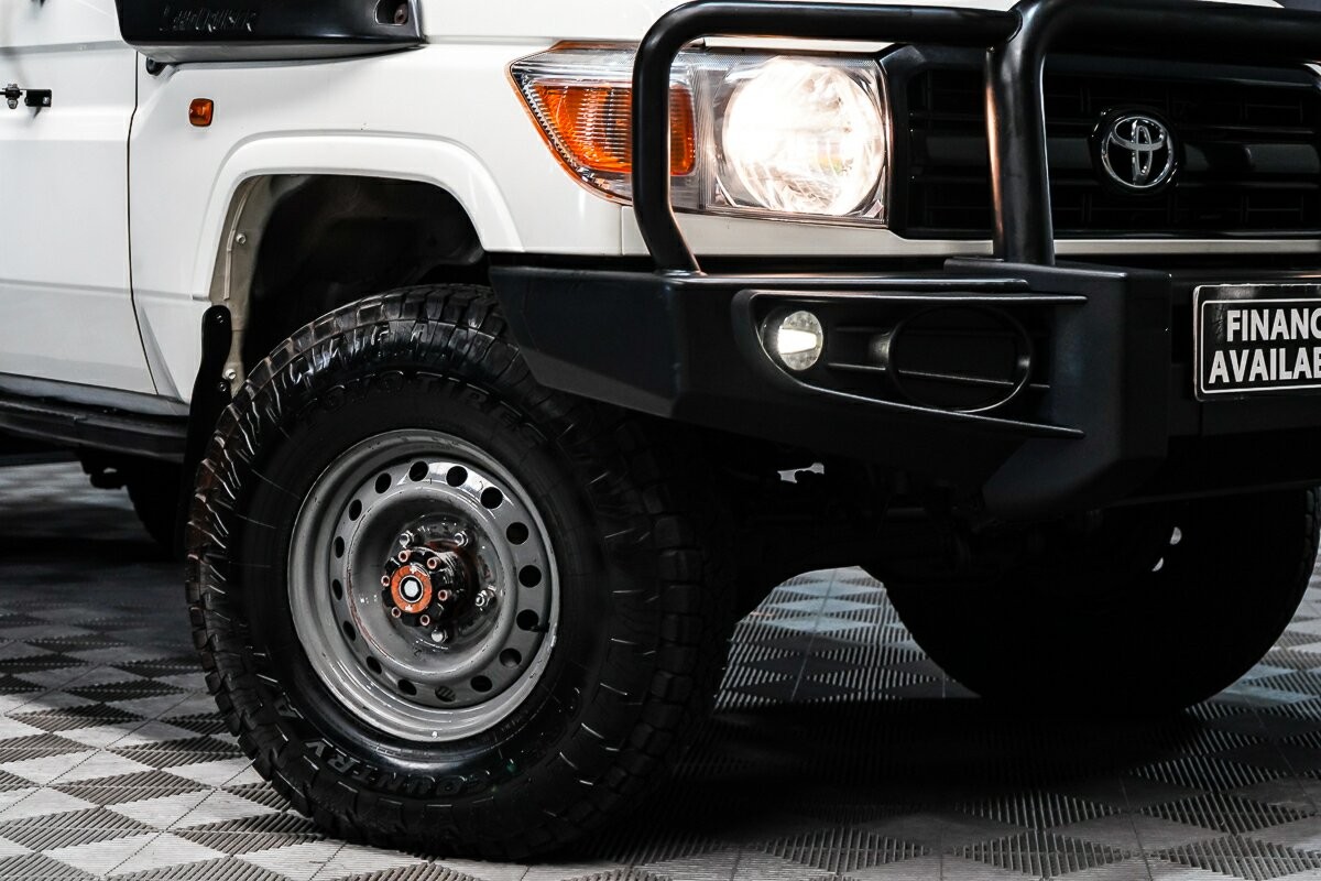 Toyota Landcruiser image 2