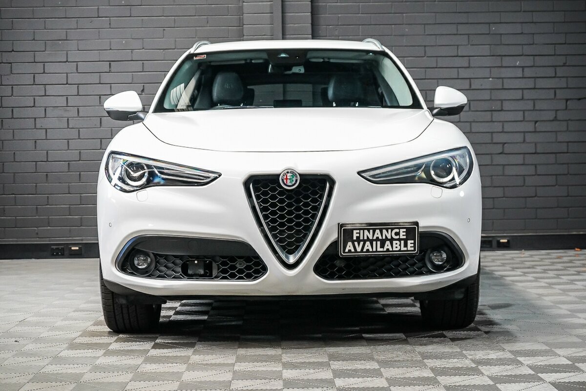 Alfa Romeo Stelvio image 3