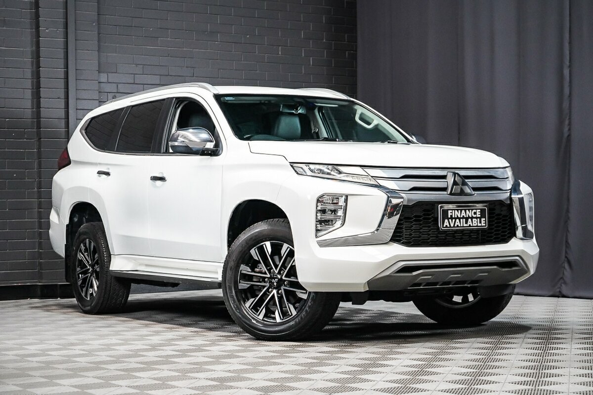 Mitsubishi Pajero Sport image 1