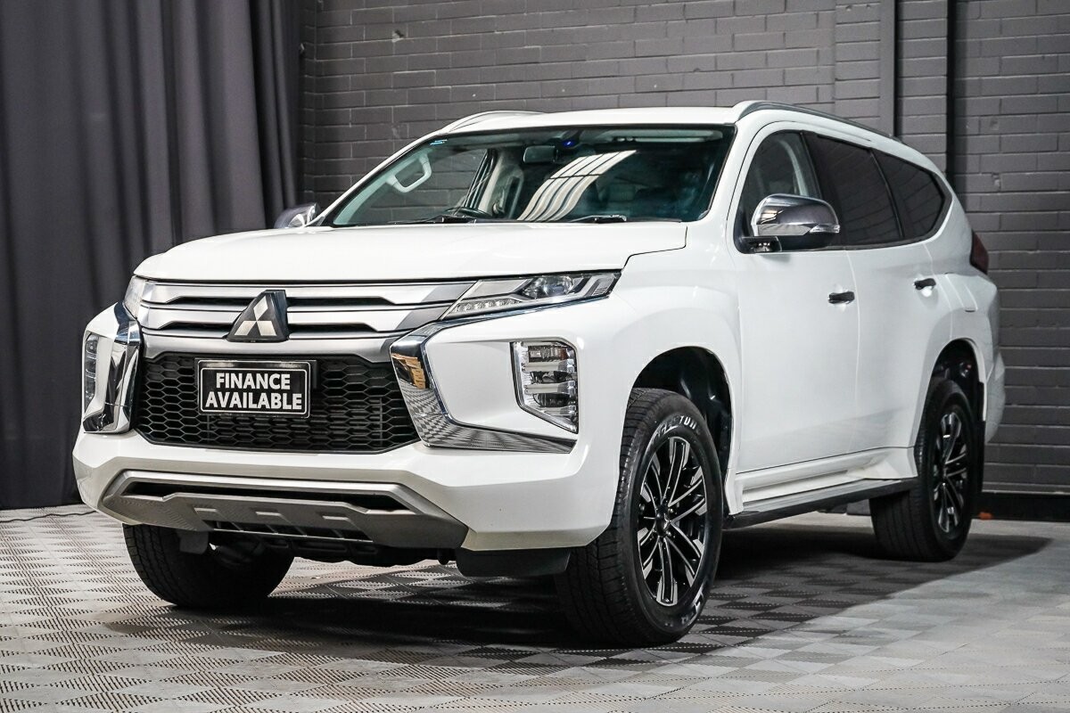 Mitsubishi Pajero Sport image 4
