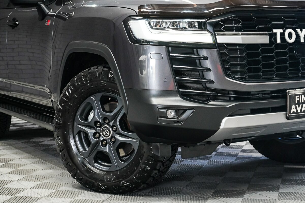 Toyota Landcruiser image 2