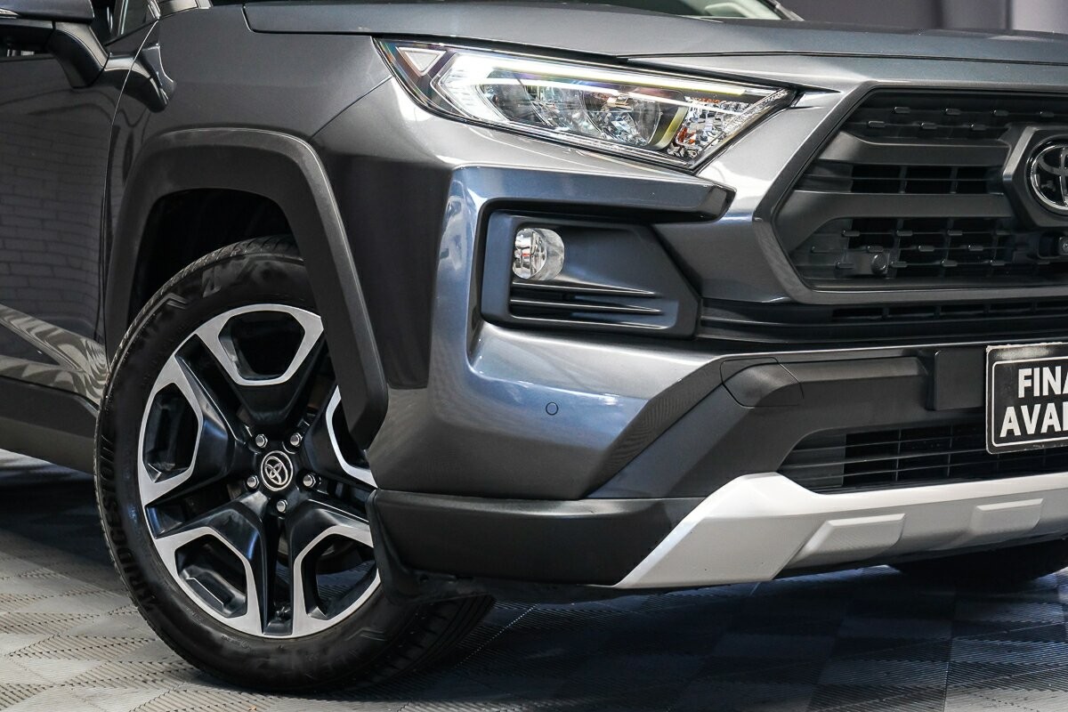 Toyota Rav4 image 2