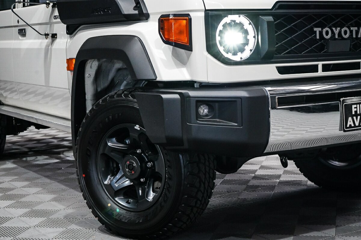 Toyota Landcruiser image 2