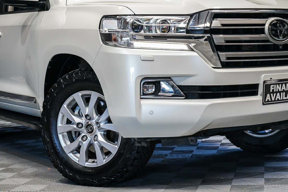 Toyota Landcruiser image 2