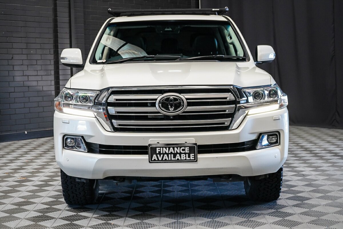 Toyota Landcruiser image 3