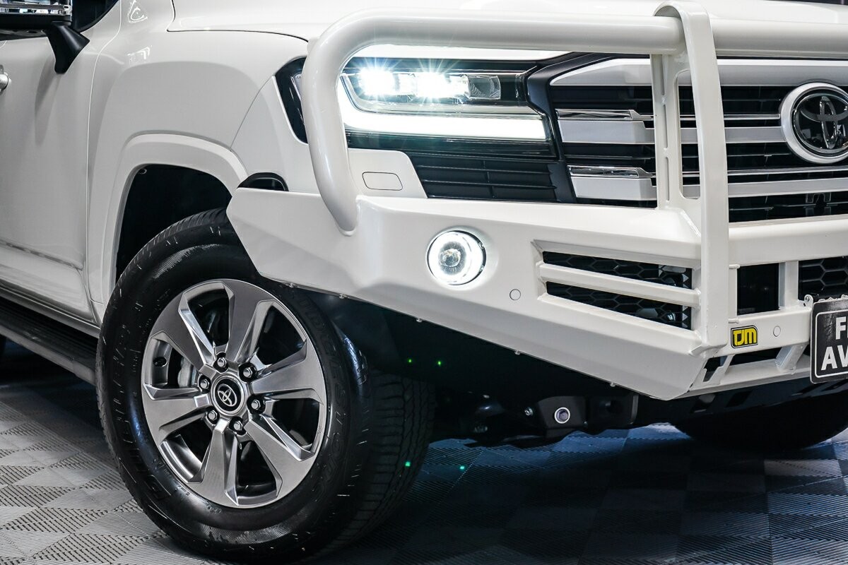 Toyota Landcruiser image 2