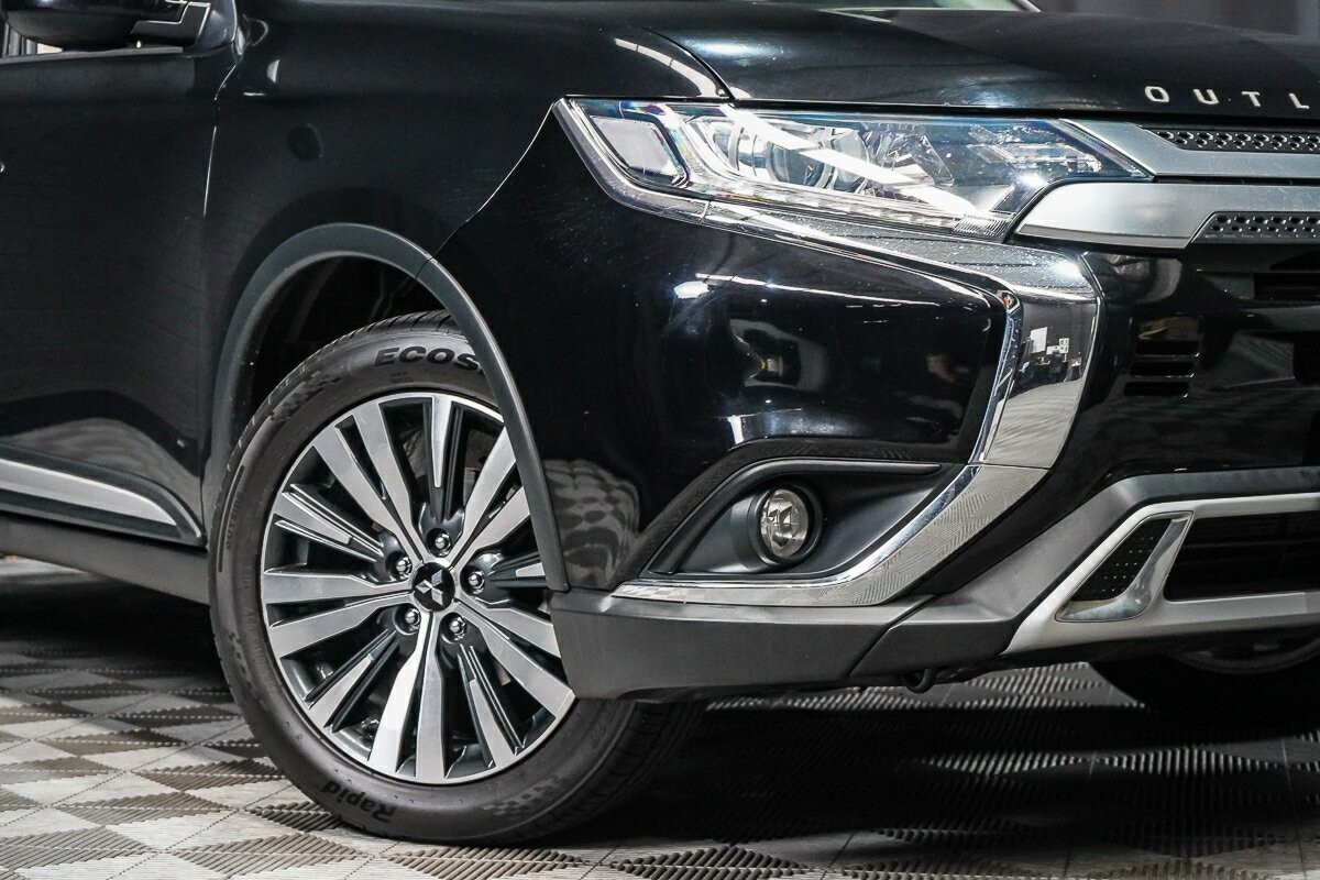Mitsubishi Outlander image 2
