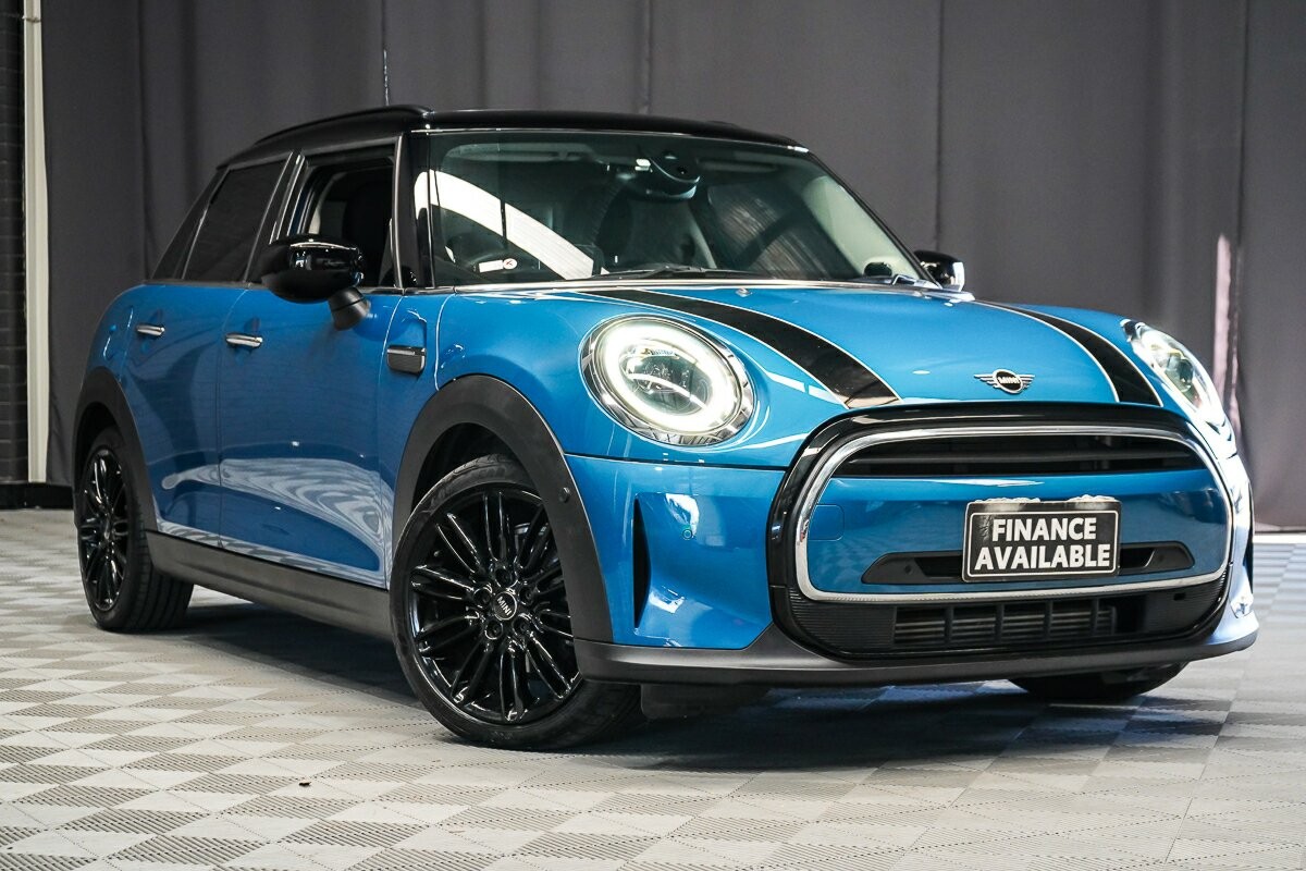 Mini Hatch image 1