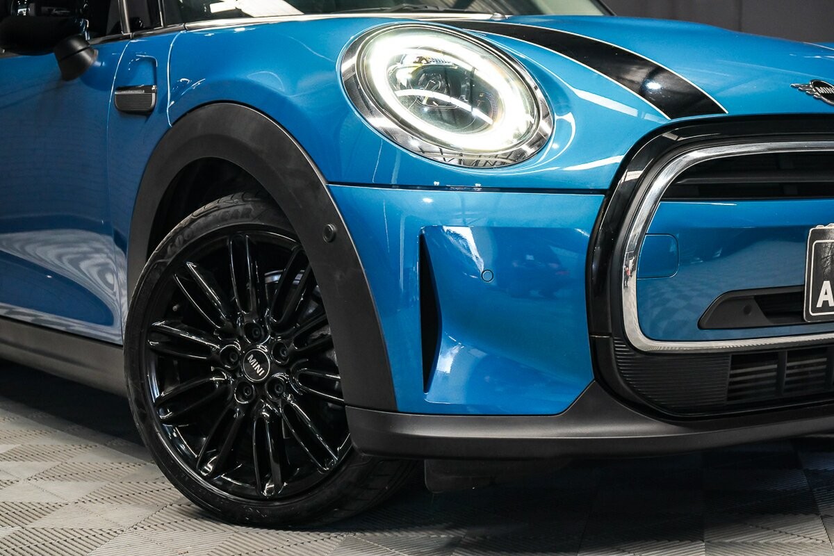 Mini Hatch image 2