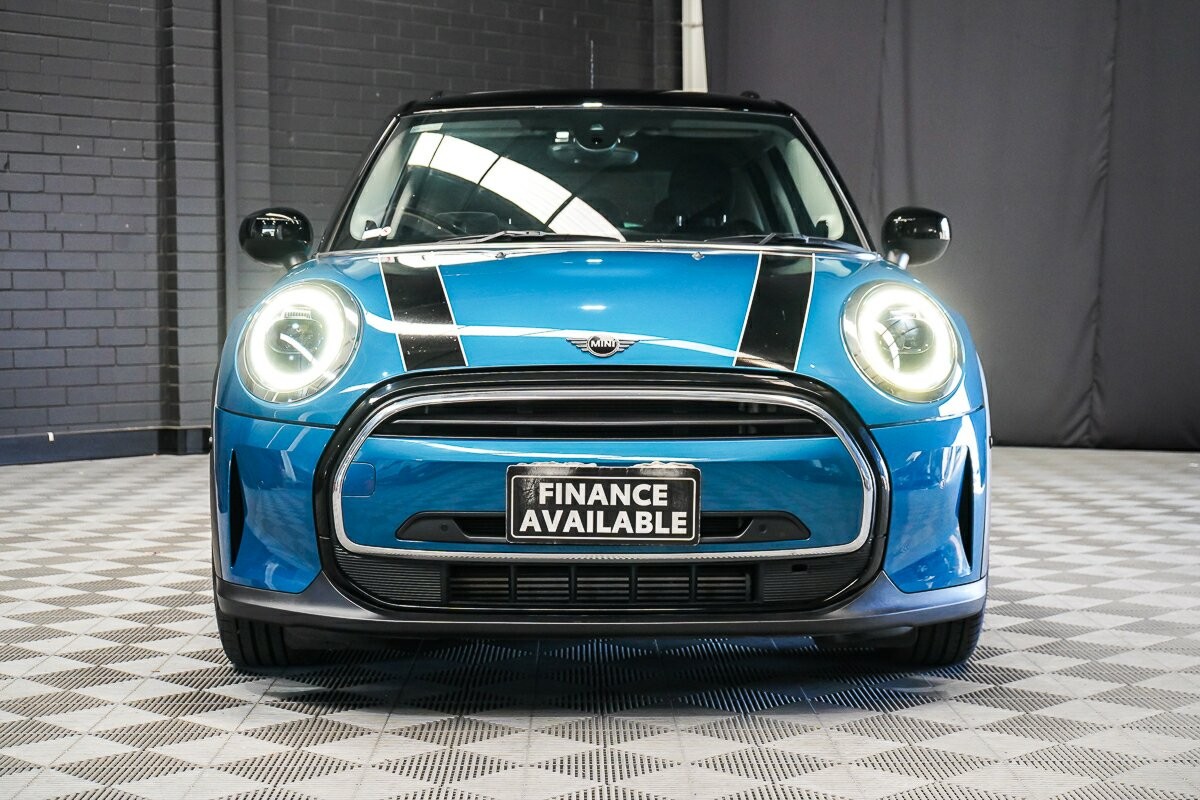Mini Hatch image 3