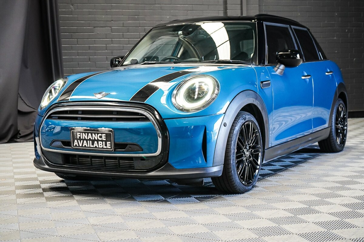 Mini Hatch image 4