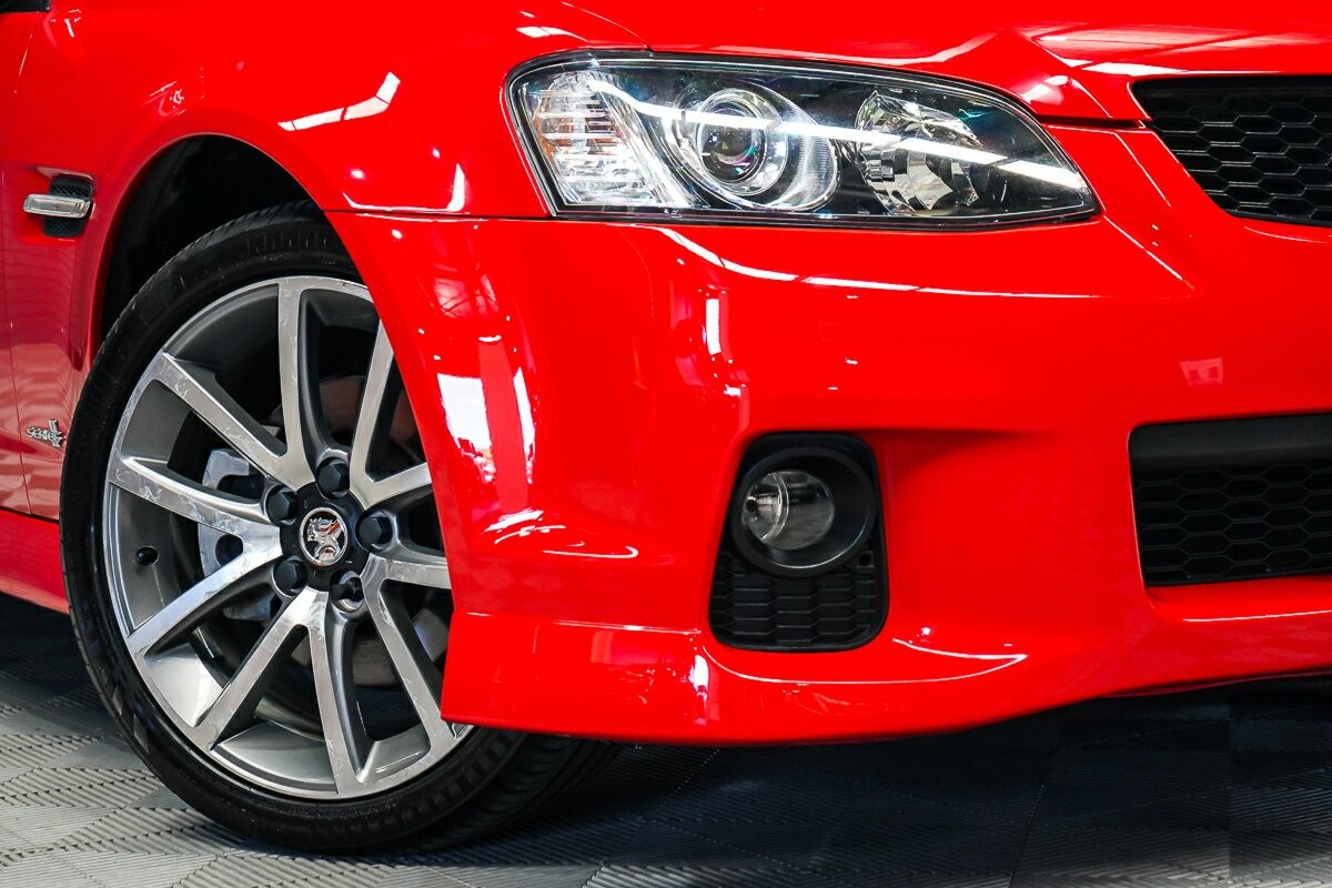 Holden Commodore image 2