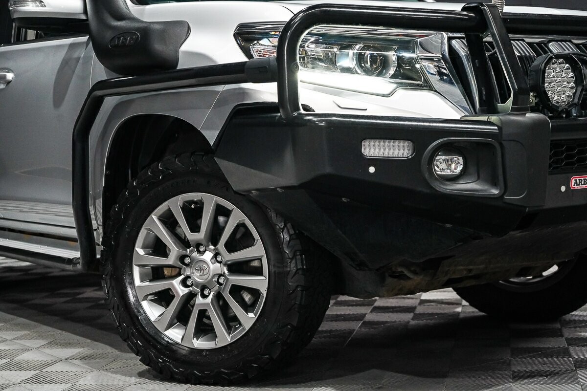 Toyota Landcruiser Prado image 2