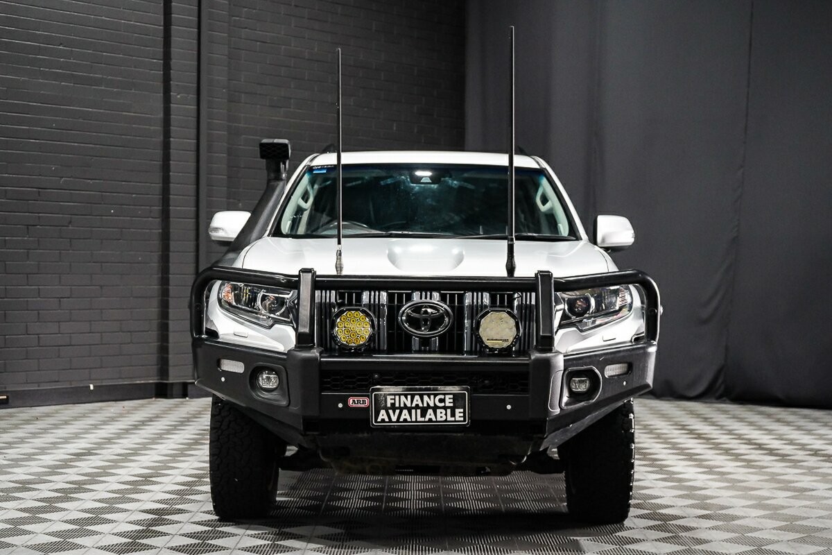 Toyota Landcruiser Prado image 3
