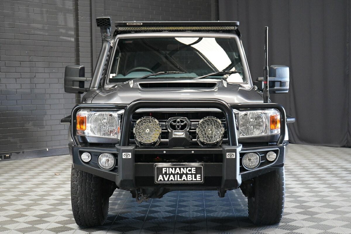 Toyota Landcruiser image 3