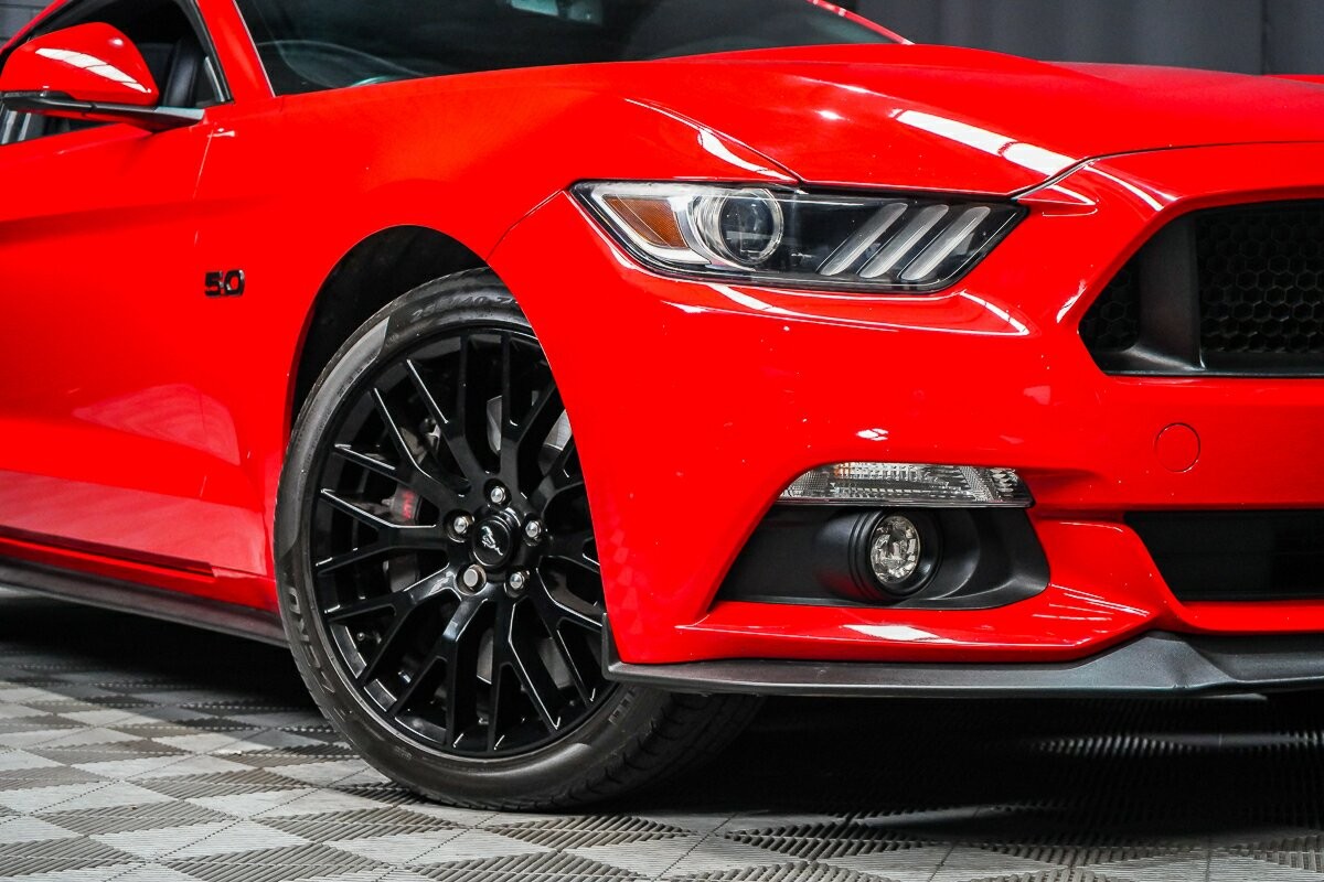 Ford Mustang image 2