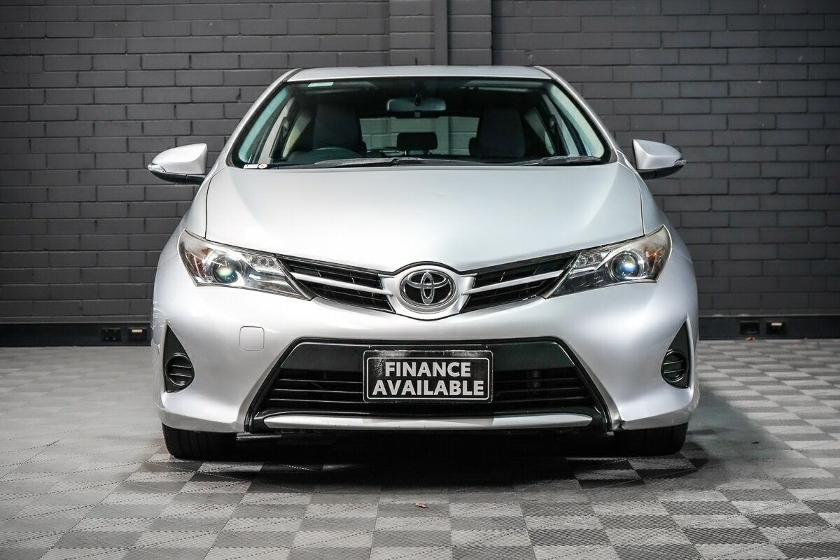 Toyota Corolla image 2