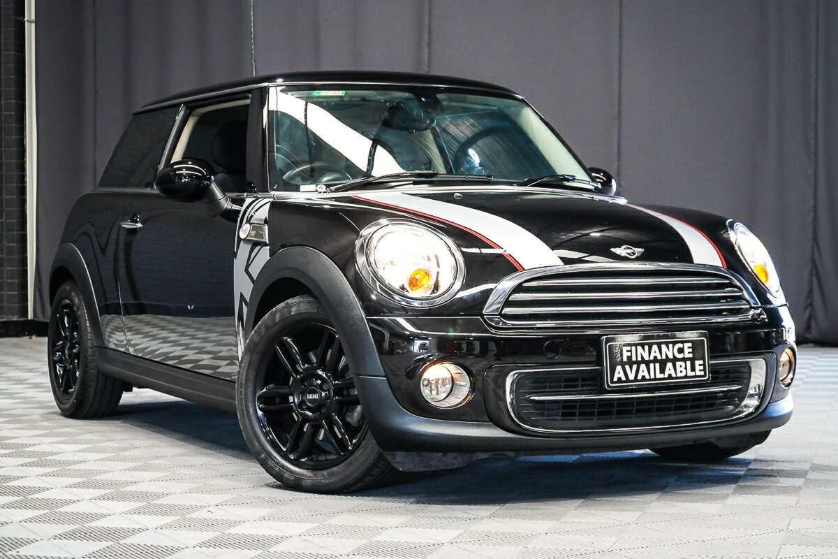 Mini Hatch image 1