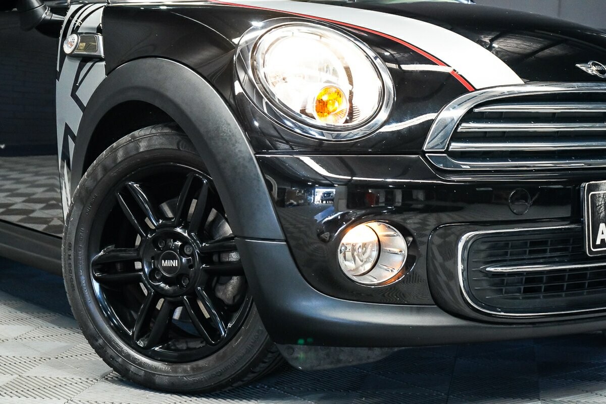 Mini Hatch image 2