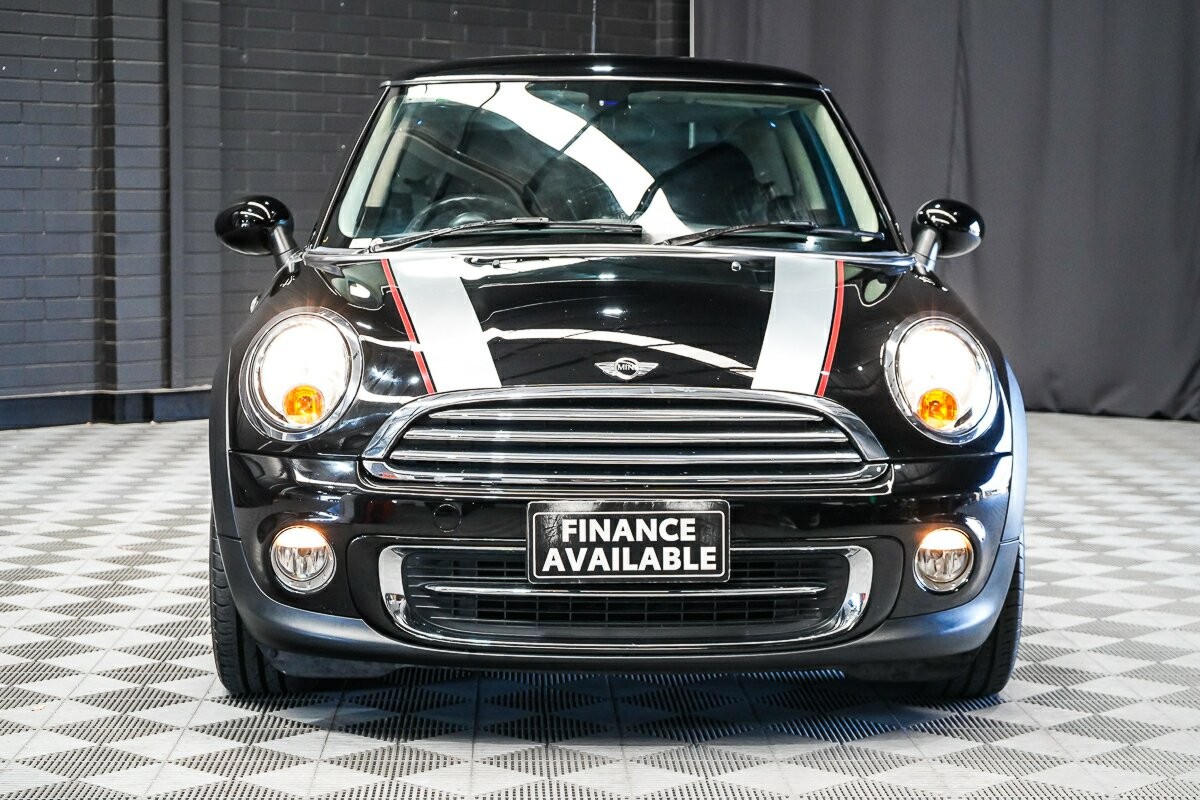 Mini Hatch image 3