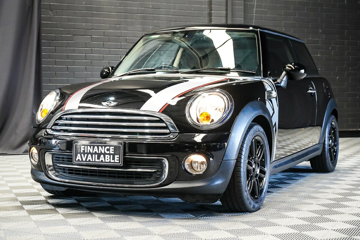 Mini Hatch image 4
