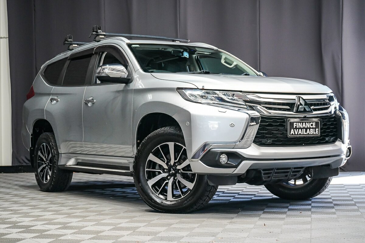 Mitsubishi Pajero Sport image 1
