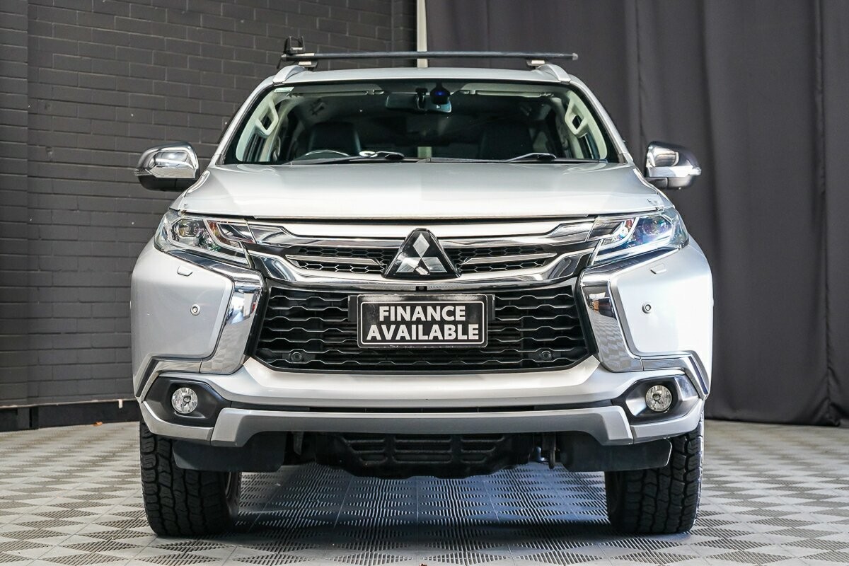 Mitsubishi Pajero Sport image 3